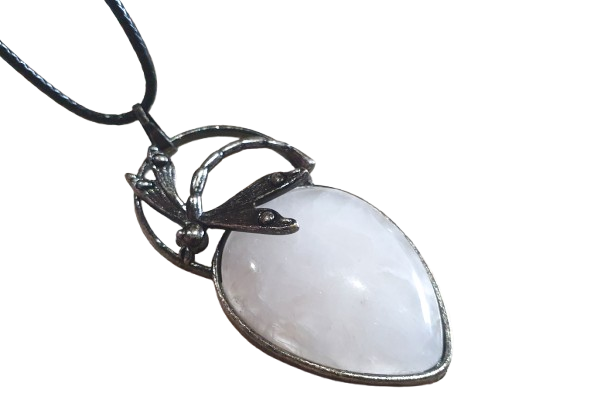 Colgante de Cuarzo blanco con libélula