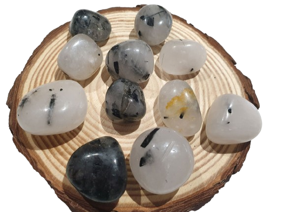 Cuarzo rutilado con turmalina pulido tres