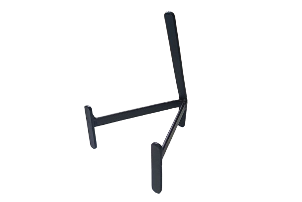 Soporte para minerales de colección de 13 cm de alto en color negro, vista en perspectiva.