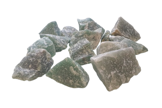 Piezas de cuarzo verde natural en bruto con diferentes tonalidades y formas